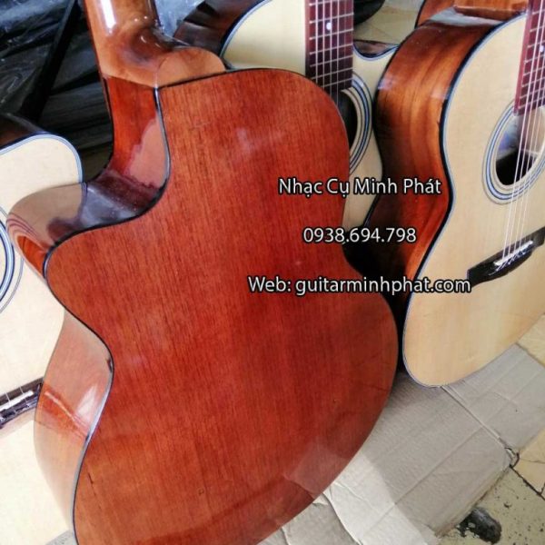 Hình chụp thật tế tại shop đàn guitar Minh Phát - Những mẫu đàn guitar gỗ hồng đào giá rẻ chất lượng nhất tại shop -> kèm full phụ kiện khi mua đàn tại shop nhé !