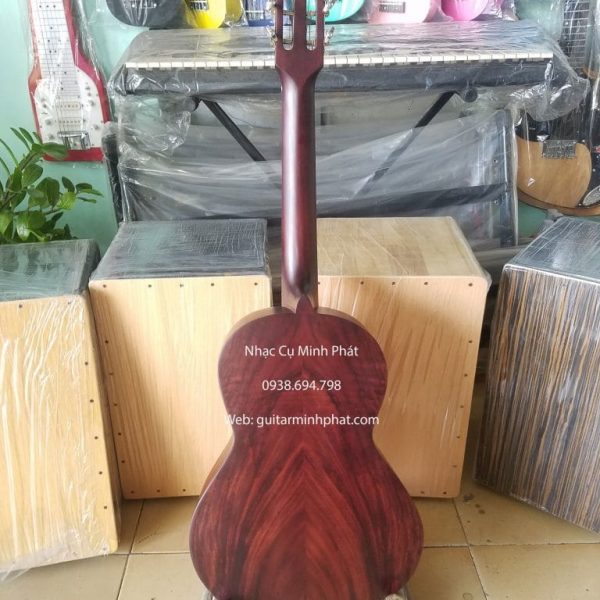 Cửa hàng nhạc cụ Minh Phát chuyên bán đàn guitar mini giá rẻ dành cho người mới tập. Mẫu đàn guitar mini size 3/4 gỗ điệp cho chất lượng âm thanh vang và ấm.